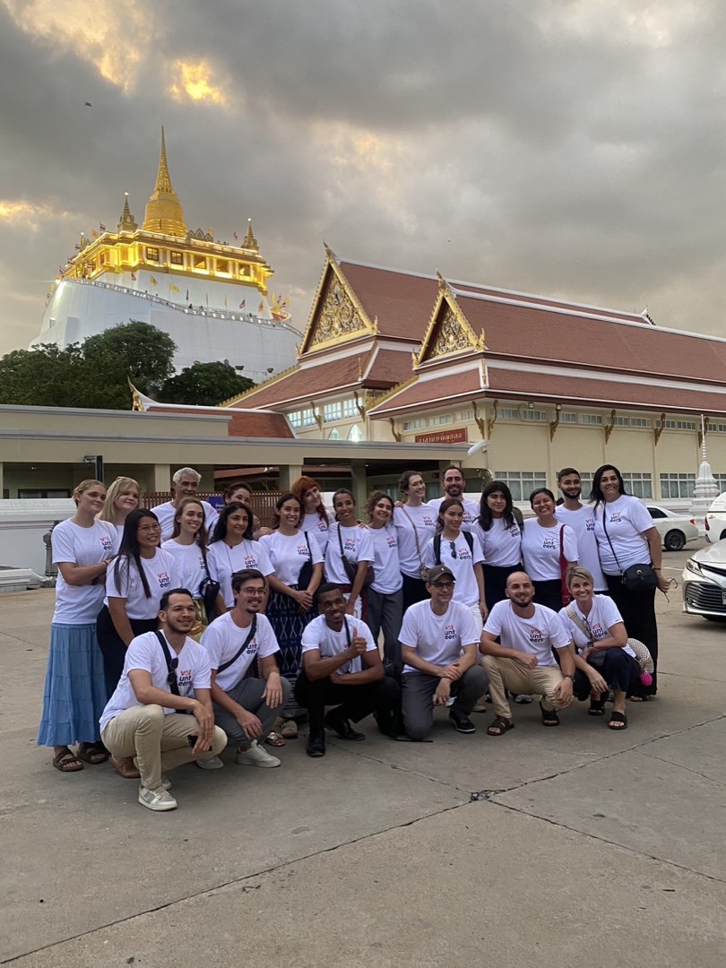 A large group in front of the Golden Mount temple in Bangkok